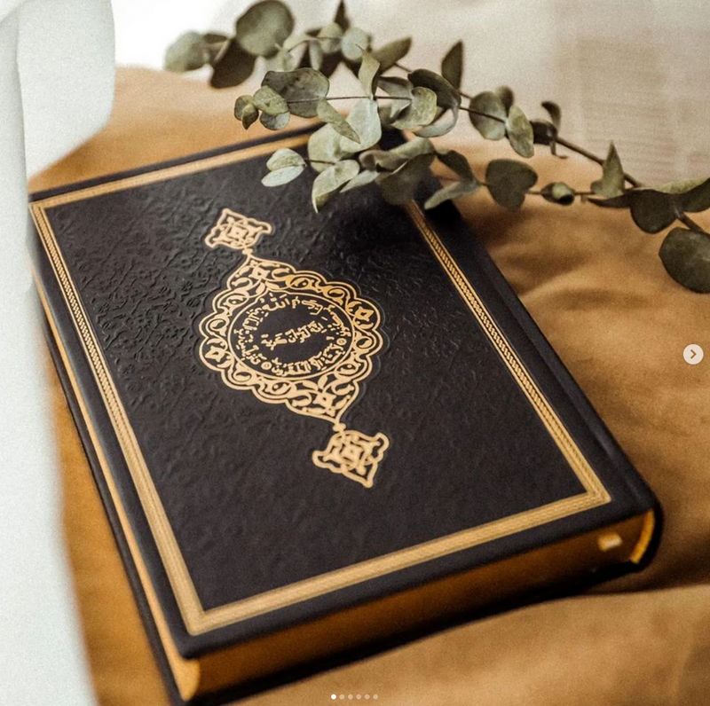 Der edle Qur'an (einfarbige Seiten)